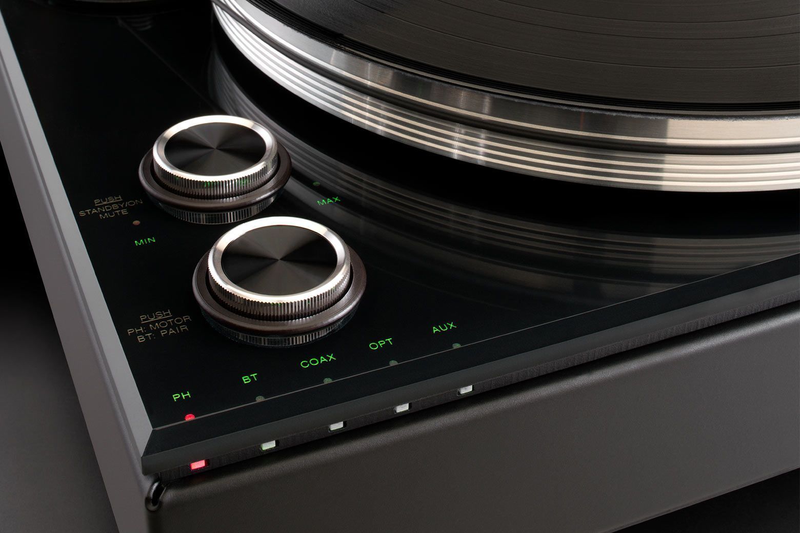 Виниловый проигрыватель с интегральным усилителем McIntosh MTI100