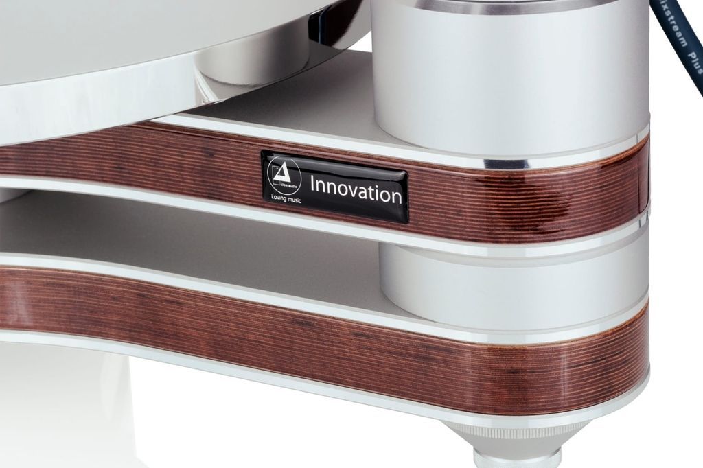 Проигрыватель винила Clearaudio Innovation Wood