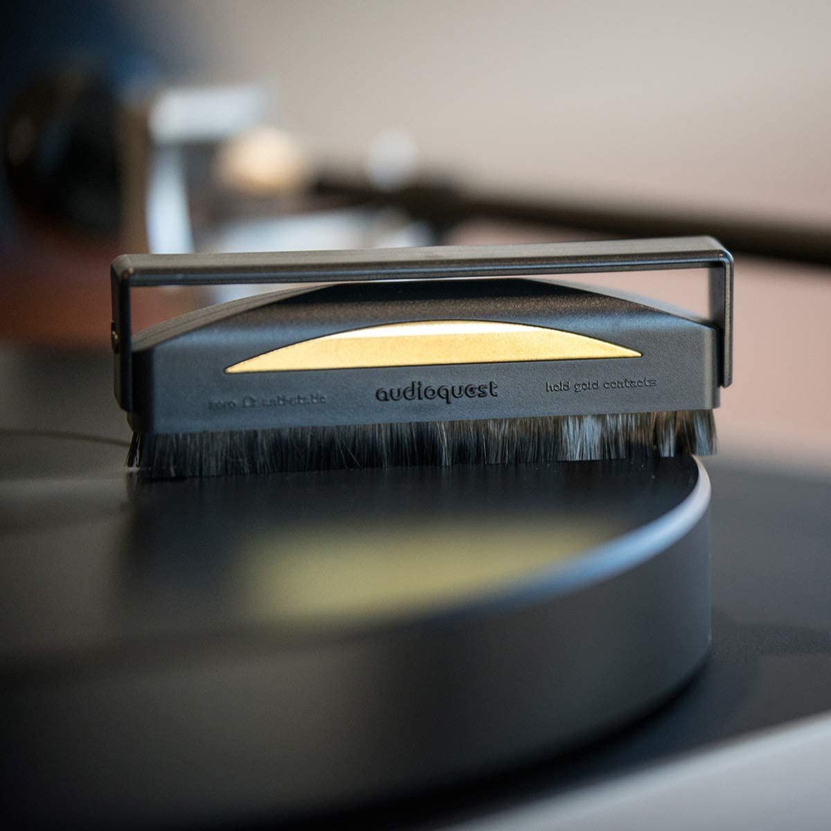 Щетка для чистки виниловых пластинок AudioQuest Super-Conductive Anti-Static Record Brush