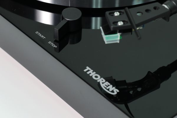 Проигрыватель винила Thorens TD 202 (AT95E) highgloss black