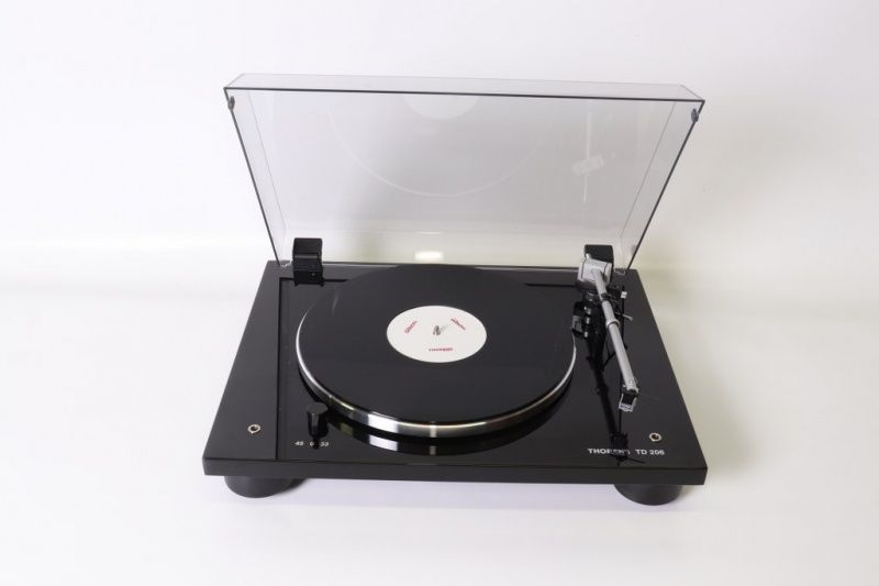 Проигрыватель винила THORENS TD-206 HIGHGLOSS BLACK
