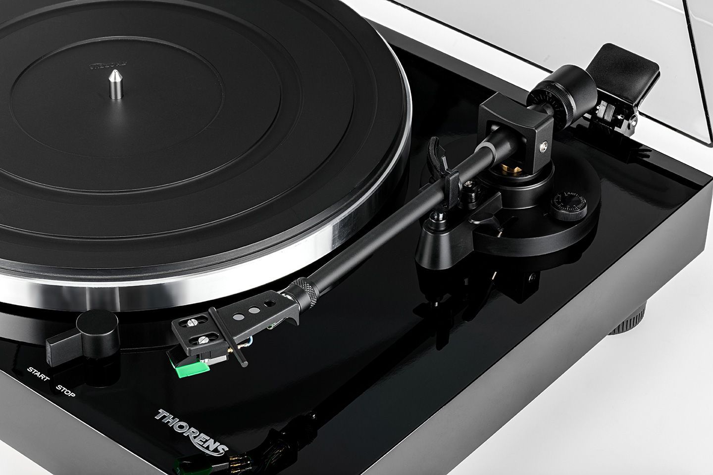 Проигрыватель винила Thorens TD 202 (AT95E) highgloss black