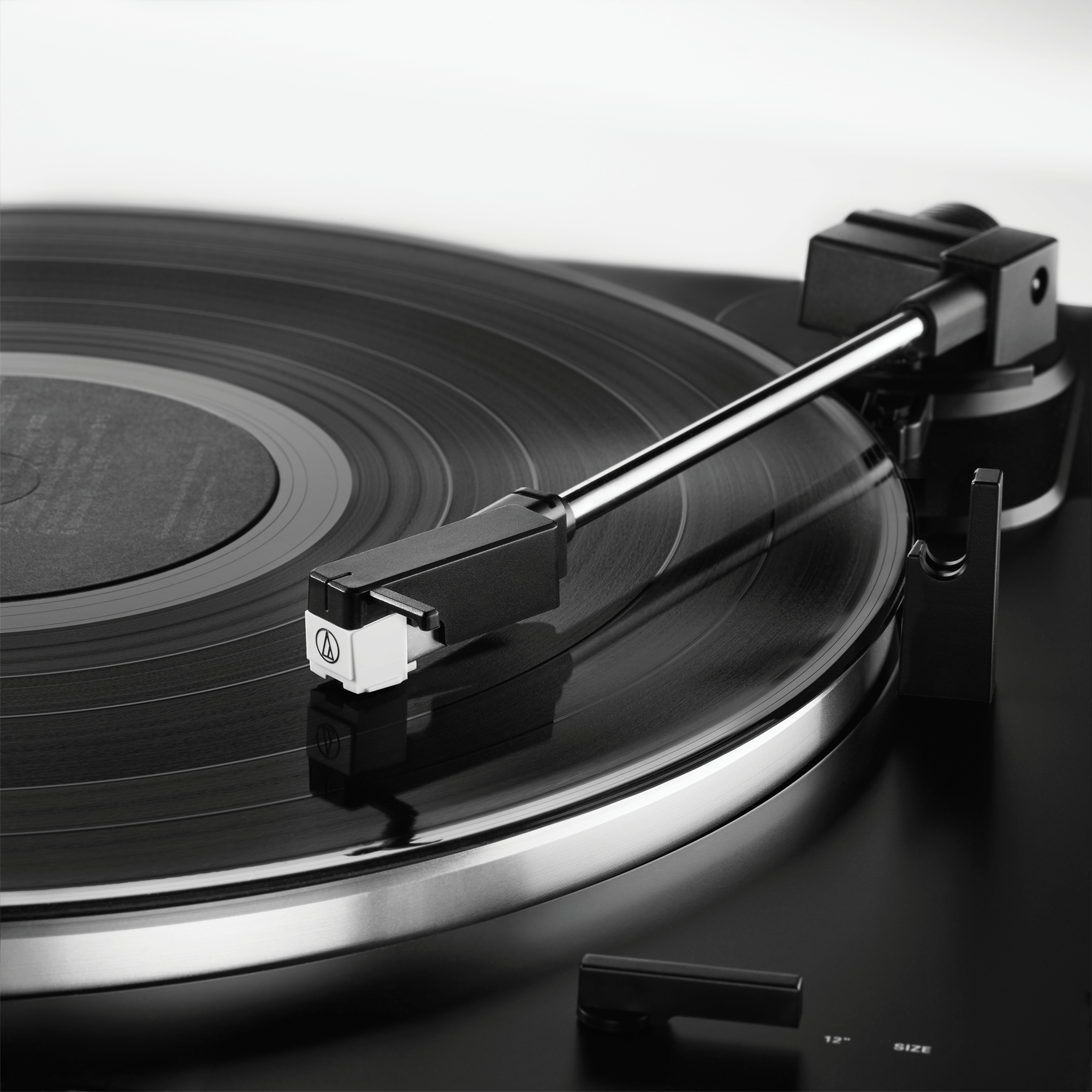 Виниловый проигрыватель Audio-Technica AT-LP60XBT black