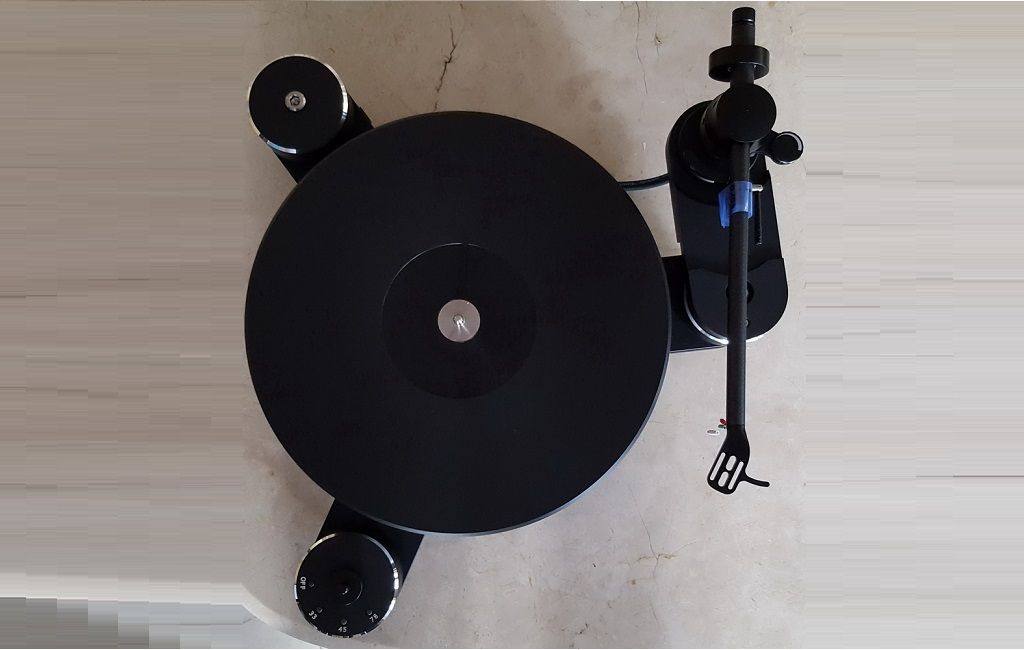 Проигрыватель винилов  Clearaudio Innovation Compact
