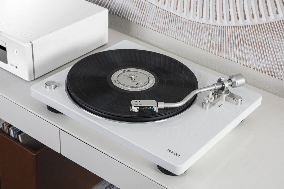 Проигрыватель винила Denon DP-400 White