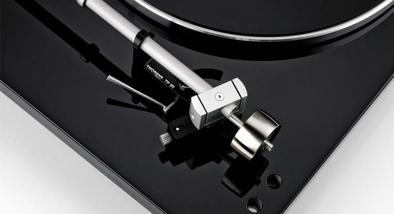 Проигрыватель винила THORENS TD-206 HIGHGLOSS BLACK